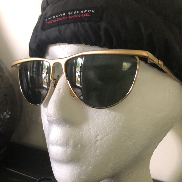 Vintage Ray-Ban Olympian Matte Gold Frame sunglasses with case - Picture 2 of 16